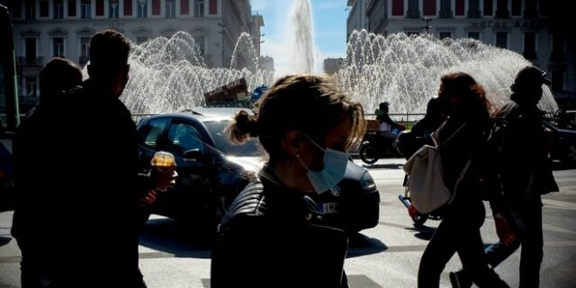 Κορονοϊός: Στο “τραπέζι” η υποχρεωτική χρήσης διπλής μάσκας