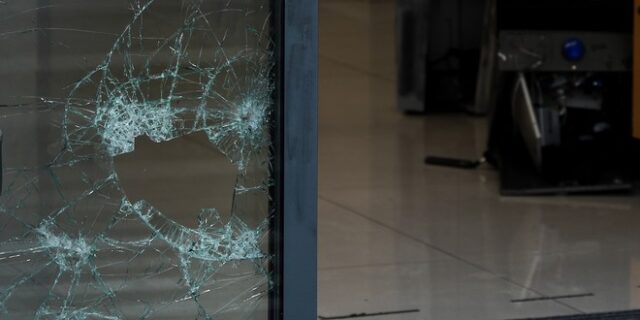 Ανατίναξαν ΑΤΜ πυροβόλησαν αστυνομικούς και ακολούθησε τρελή καταδίωξη στον Κηφισό