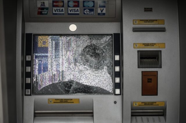 Μπαράζ επιθέσεων τα ξημερώματα σε ΑΤΜ τραπεζών