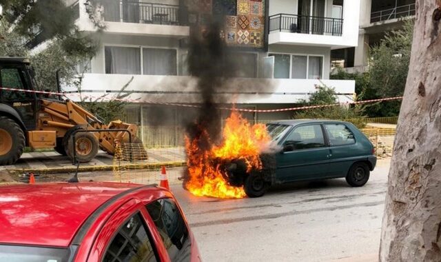 Γλυφάδα: Αυτοκίνητο τυλίχθηκε στις φλόγες εν κινήσει – Αστυνομικός της ΔΙΑΣ περιόρισε τη φωτιά