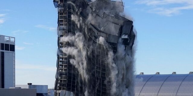 Εντυπωσιακή κατεδάφιση πρώην καζίνο του Τραμπ