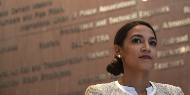 Αλεξάντρια Οκάσιο Κορτέζ: Συγκέντρωσε δωρεές 4 εκατ. δολαρίων για τους πληγέντες στο Τέξας