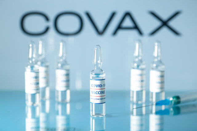 Ε.Ε.: Διπλασιάζει τη συνεισφορά της στο COVAX για προμήθεια εμβολίων