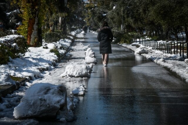 Υποχωρούν σταδιακά τα προβλήματα που άφησε η κακοκαιρία στο οδικό δίκτυο