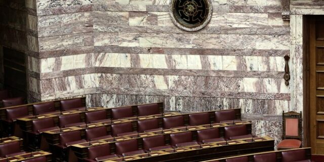 Από τον Τράγκα στο Τζήμερο: Μάχη εκ δεξιών της ΝΔ για την ψήφο της ΧΑ 