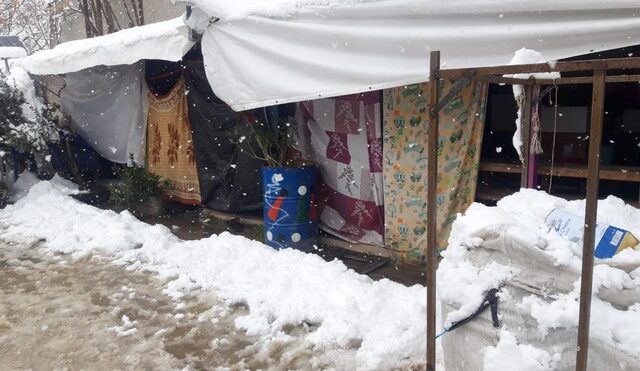 Κακοκαιρία Μήδεια: Στο έλεος του χιονιά οι πρόσφυγες στον Ελαιώνα