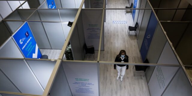 Κακοκαιρία Μήδεια: Στις 10:30 μετατίθεται η έναρξη των εμβολιασμών στην Αττική