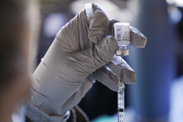 Μόσιαλος: Αυτά τα έξι εμβόλια κορονοϊού προστατεύουν 100% από νοσηλεία ή θάνατο