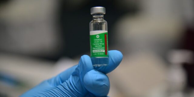 ΠΟΥ: Υπέρ του εμβολίου της AstraZeneca στους άνω των 65 ετών