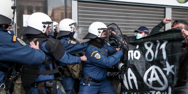 Προπύλαια: Χημικά στη συγκέντρωση για τον Κουφοντίνα