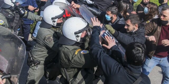 ΑΠΘ: Πολιτική θύελλα για την έφοδο των ΜΑΤ – “Απελευθερώστε τους φοιτητές”