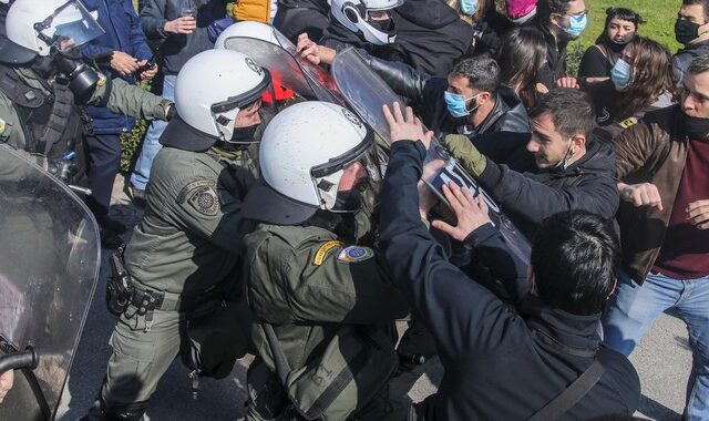 ΑΠΘ: Πολιτική θύελλα για την έφοδο των ΜΑΤ – “Απελευθερώστε τους φοιτητές”