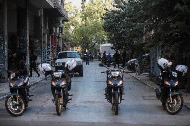 Επιχείρηση για την εκκένωση και τον καθαρισμό εγκαταλελειμμένων κτιρίων στην Ομόνοια