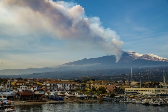 Αίτνα: Σε ύψος 10 χιλιομέτρων η ηφαιστειακή τέφρα – Πόσο κοντά έφτασε στην Ελλάδα