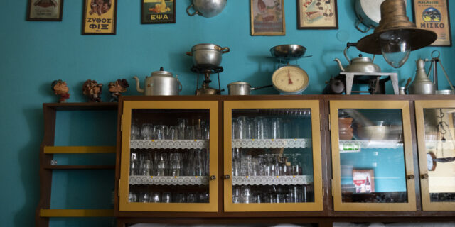 Στις ταβέρνες και τα μπαρ συρρέουν πλέον μόνο λογαριασμοί