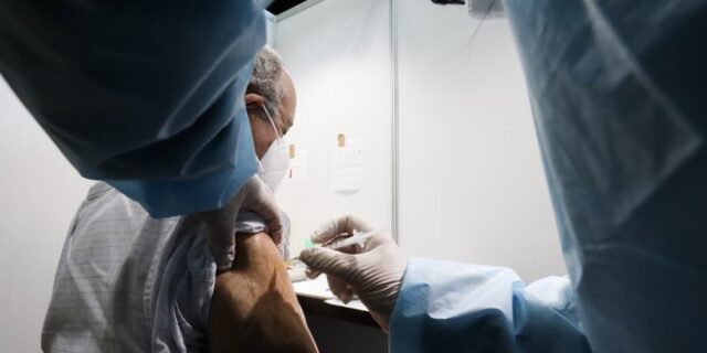 Γερμανία: Έκκληση να χορηγηθούν σε νέους τα αχρησιμοποίητα εμβόλια της AstraZeneca