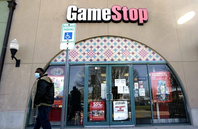 Υπόθεση GameStop: Πώς γίνεται η “νόμιμη” κερδοσκοπία των μεγάλων funds της Wall Street
