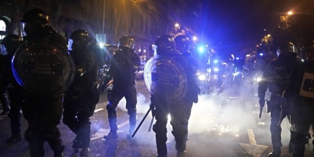 Ισπανία: Έβδομη νύχτα επεισοδίων κατά τις κινητοποιήσεις υπέρ του φυλακισμένου ράπερ Πάμπλο Χασέλ