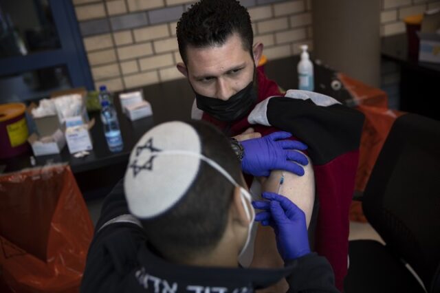 Ισραήλ: Νόμος επιτρέπει στις αρχές να γνωρίζουν τα ονόματα όσων δεν εμβολιάστηκαν