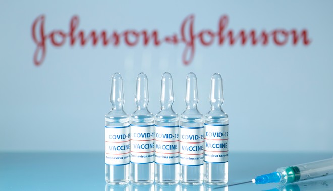 FDA: Το εμβόλιο της Johnson & Johnson δεν σχετίζεται με θρομβώσεις