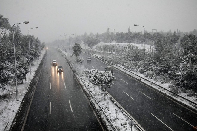 Κακοκαιρία Ελπίδα: Πυκνές χιονοπτώσεις ακόμα και στα πεδινά