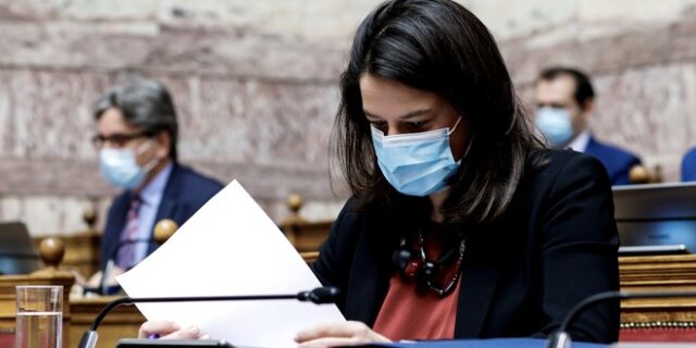 Πώς το νομοσχέδιο Κεραμέως τινάζει στον αέρα τον οικογενειακό προγραμματισμό