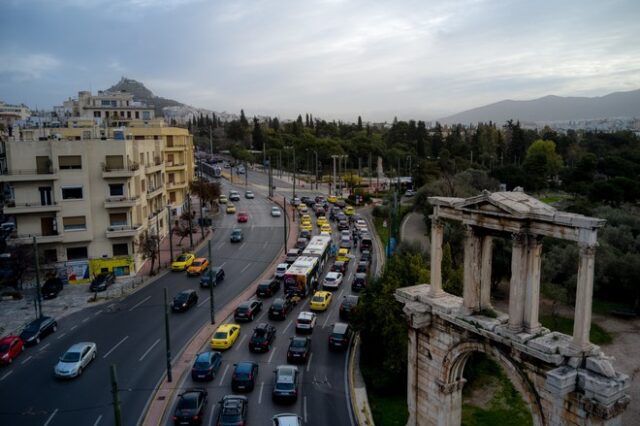 Lockdown: Άλλο Μάρτης, άλλο Φεβρουάριος – Αυξημένη η κίνηση στους δρόμους της Αττικής