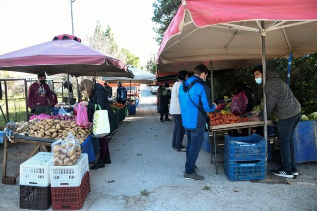 Απεργιακές κινητοποιήσεις σχεδιάζουν οι παραγωγοί στις λαϊκές αγορές