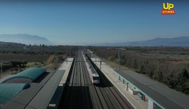 Λευκό Βέλος: Δείτε το γρηγορότερο τρένο της Ελλάδας να τρέχει με 200 χλμ ανά ώρα από ψηλά
