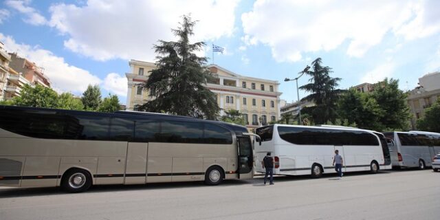 Τέλη κυκλοφορίας: Πόσο μειώνονται για τα τουριστικά λεωφορεία