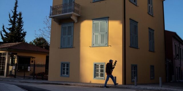 Lockdown: Τα νέα μέτρα για την Αττική – Κλείνουν σχολεία και λιανεμπόριο από την Πέμπτη