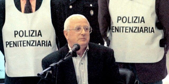 Πέθανε ο Ραφαέλε Κούτολο, o αρχινονός της Καμόρα – Έκανε “δουλειές” από τη φυλακή