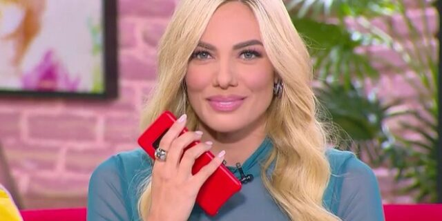 Ιωάννα Μαλέσκου: Τα on air “χρόνια πολλά” στον μπαμπά της και η συγκίνησή της