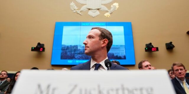 Facebook: “Πήδησε στον γκρεμό και όλος ο κόσμος περιμένει να δει πού θα προσγειωθεί”