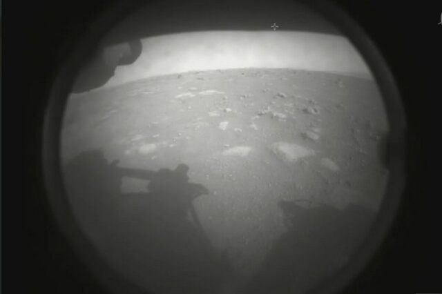 NASA: Το ρομποτικό ρόβερ “Perseverance” προσεδαφίστηκε στον Άρη – Οι πρώτες εικόνες