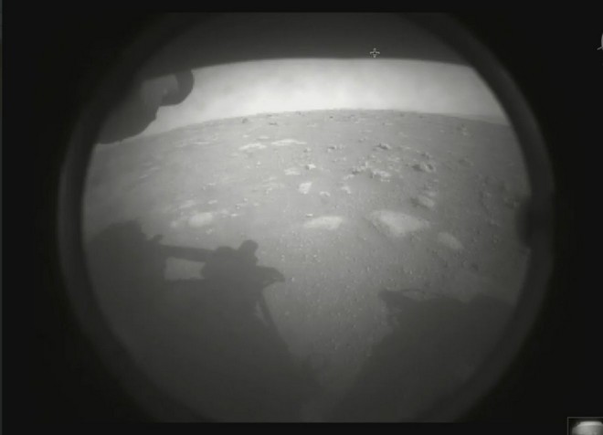 NASA: Το ρομποτικό ρόβερ “Perseverance” προσεδαφίστηκε στον Άρη – Οι πρώτες εικόνες