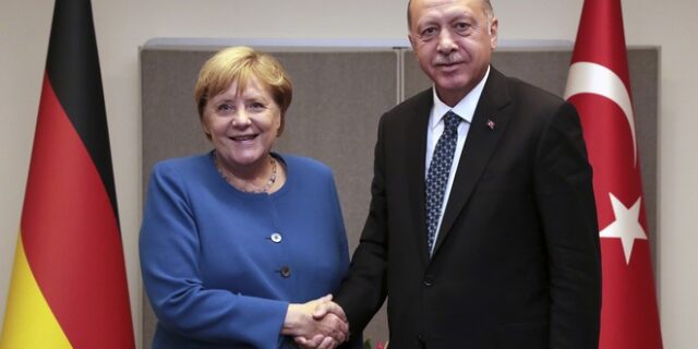 Μέρκελ: Η Τουρκία να εφαρμόσει τους κανόνες του κράτους δικαίου