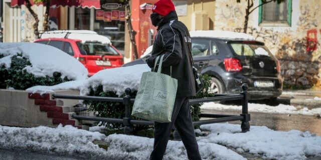 Κακοκαιρία Μήδεια: Ανοίγουν άρον-άρον καταστήματα με θερμαντικά είδη σε Βόρεια και Ανατολική Αττική