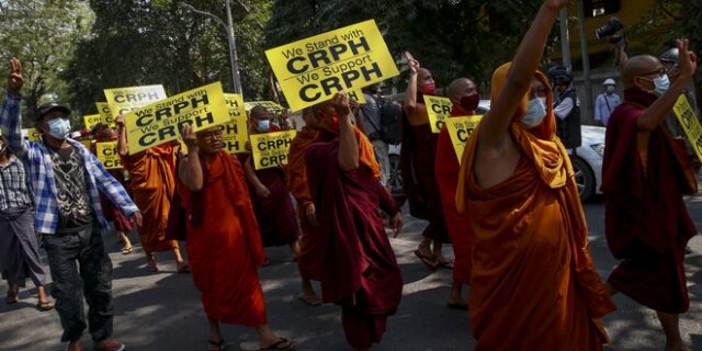 Μιανμάρ: Η μεγαλύτερη επιχείρηση καταστολής της αστυνομίας