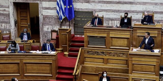 Βουλή: Η αντιπαράθεση Μητσοτάκη – Τσίπρα σε 3 “μέτωπα”