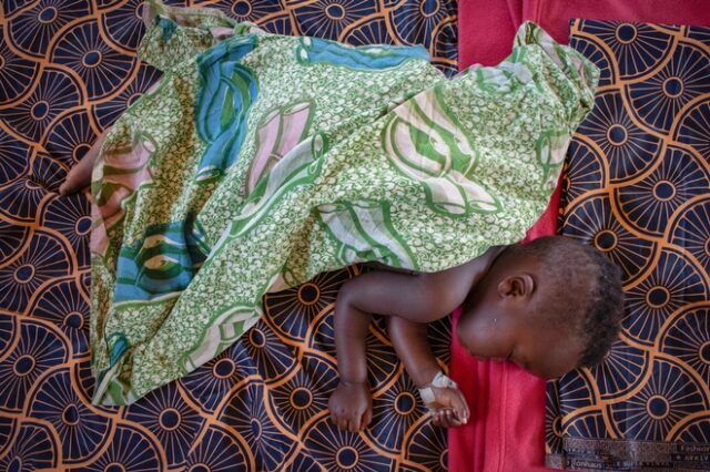 Το λευκό κρεβάτι – Μια ιστορία από την καθημερινότητα μιας Γιατρού Χωρίς Σύνορα στον Νίγηρα