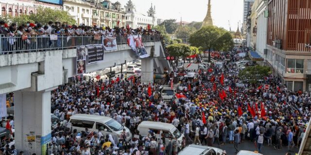 ΗΠΑ: Κυρώσεις Μπάιντεν στους πραξικοπηματίες της Μιανμάρ