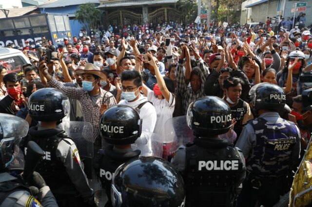 Πραξικόπημα στη Μιανμάρ: Συνεχίζονται οι μαζικές διαδηλώσεις κατά της χούντας