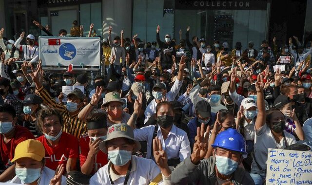 Μιανμάρ: Πέμπτη μέρα διαδηλώσεων κατά του πραξικοπήματος και σκληρή καταστολή