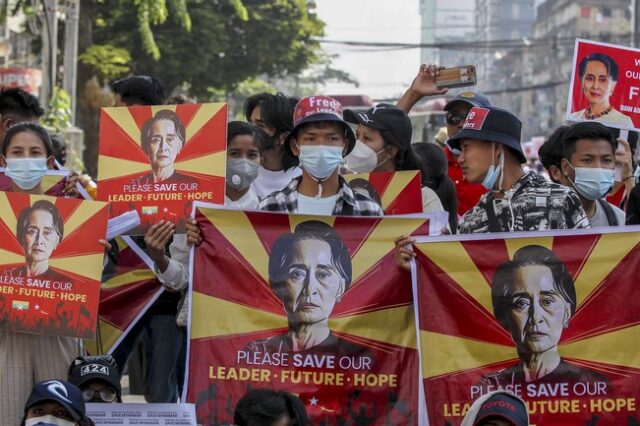 Πραξικόπημα στη Μιανμάρ: Χιλιάδες άνθρωποι βγαίνουν ξανά στους δρόμους