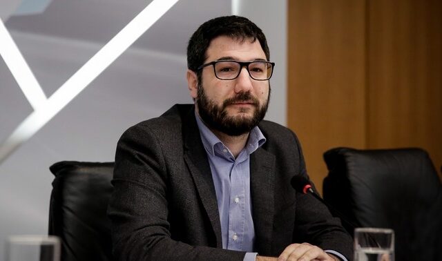 Ηλιόπουλος: “Η κυβέρνηση αποκλείει 24.000 μαθητές από το δημόσιο πανεπιστήμιο”