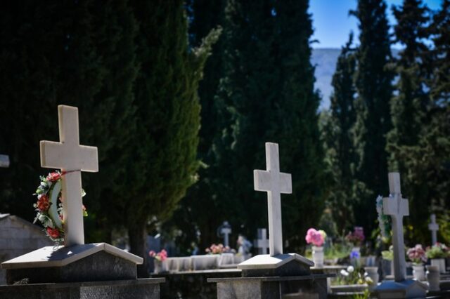 Θεσσαλονίκη: Έγινε εκταφή νεκρού ύστερα από μαρτυρίες πως κουνούσε τα μάτια του