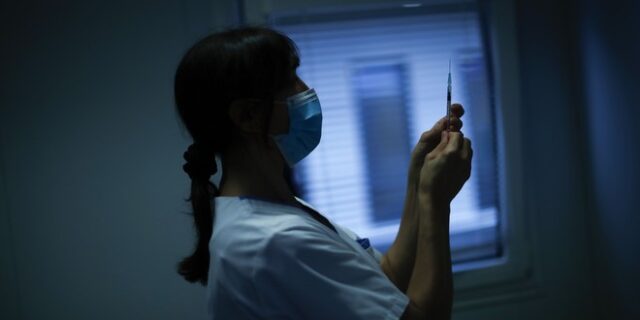 ΕΕ: “Τρέχει” για περισσότερα εμβόλια κορονοϊού – Αυξάνουν την παραγωγή οι εταιρίες