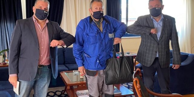 Οδοκαθαριστής στον Δήμο Ζωγράφου βρήκε πορτοφόλι και το παρέδωσε!