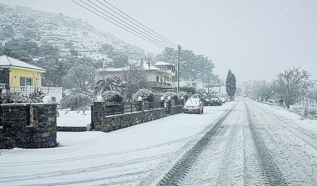 Κακοκαιρία “Μήδεια”: Ο χιονιάς “σφυροκοπά” την Κρήτη